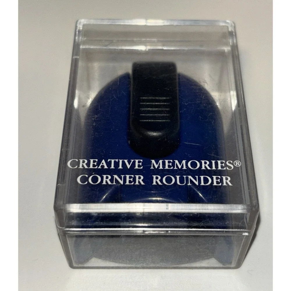 VINTAGE CREATIVE MEMORIES CORNER ROUNDER PUNCH W/ STORAGE CASE